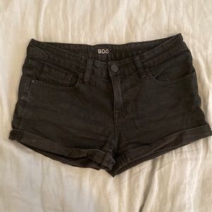SOLD - BDG mid-rise shortie - 27